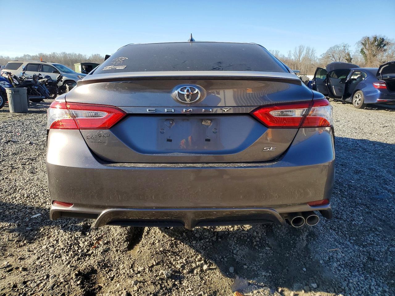 2020 Toyota Camry Se - Фото 6