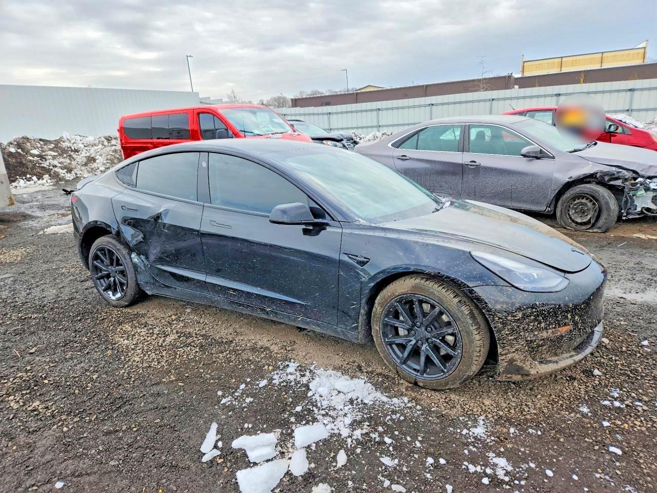 2022 Tesla Model 3 - Фото 4