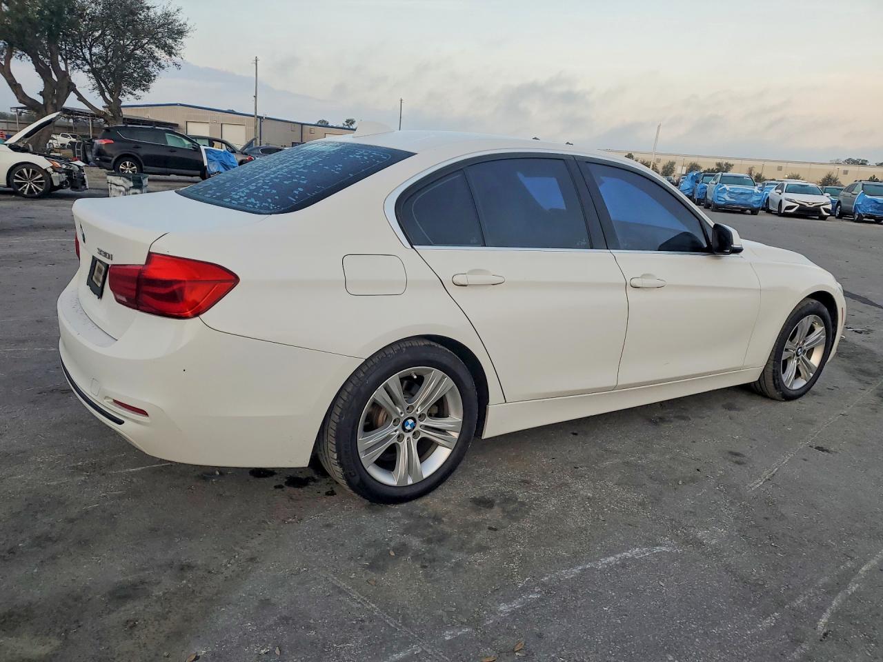 2018 BMW 330 I - Фото 3