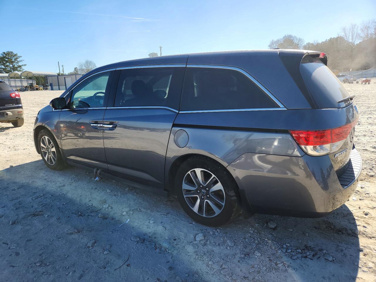 2014 Honda Odyssey Touring - Image 2