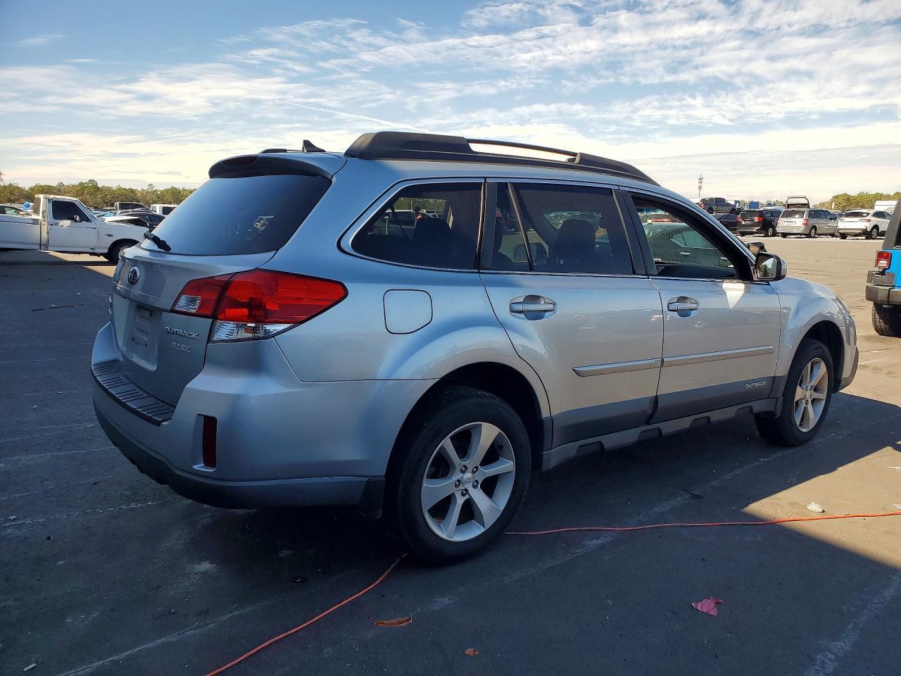 2013 Subaru Outback 2.5I Limited - Image 3