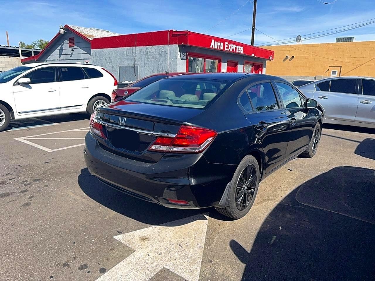 2013 Hond Civic Lx Black - Image 4