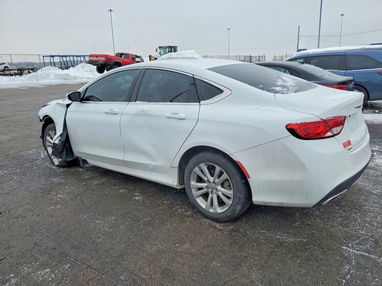 2016 Chrysler 200 Limited - Фото 2