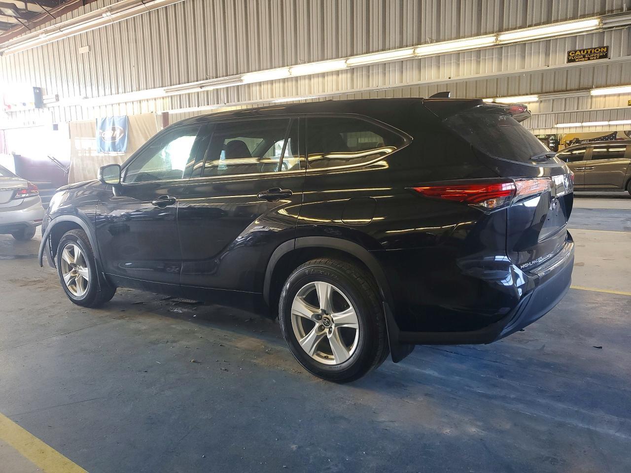 2021 Toyota Highlander Le - Фото 2