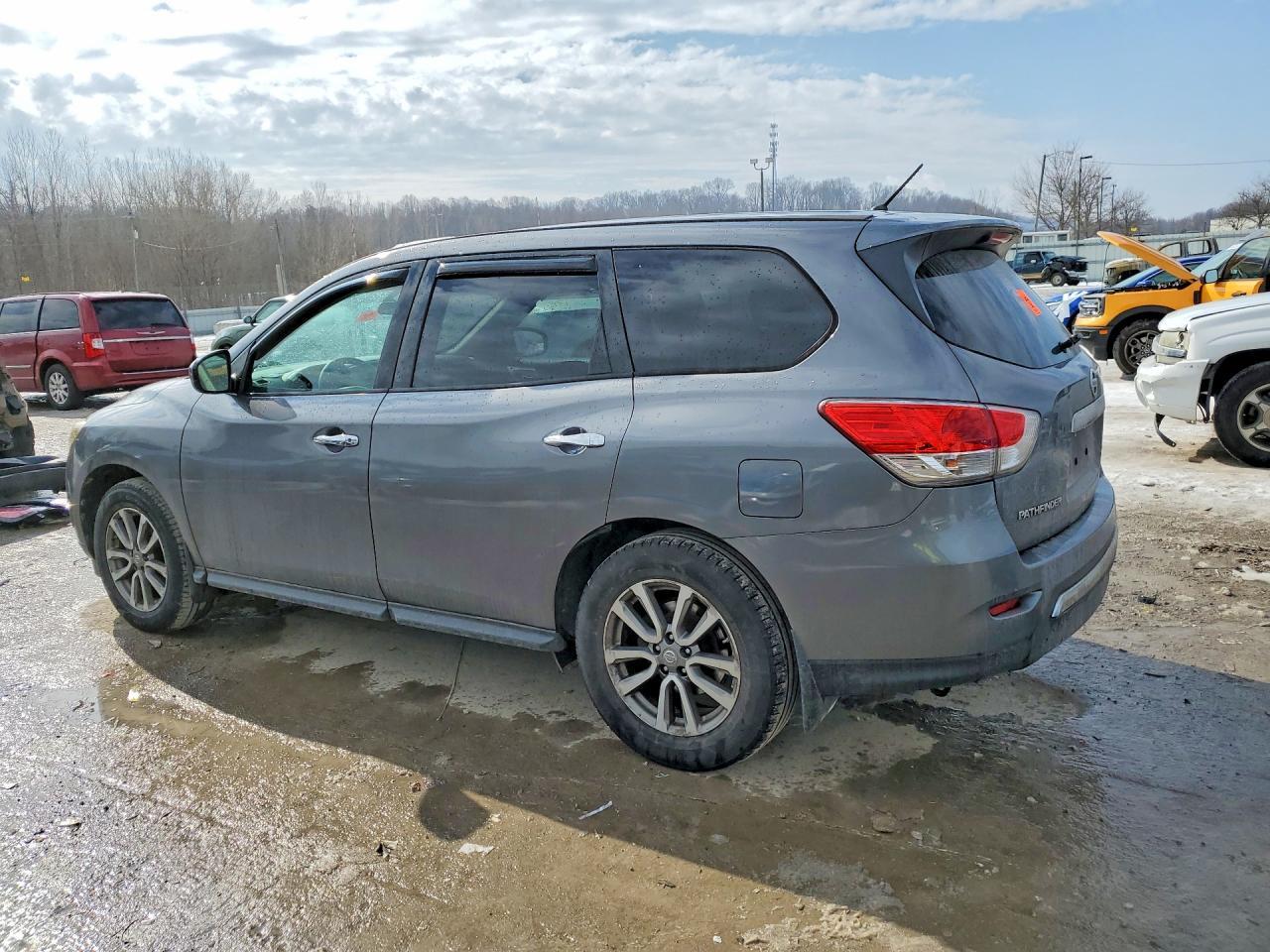 2015 Nissan Pathfinder S - Фото 2
