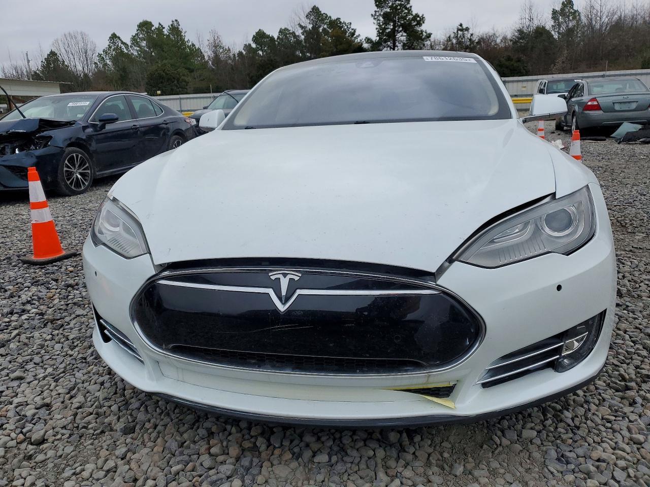 2014 Tesla Model S - Image 5
