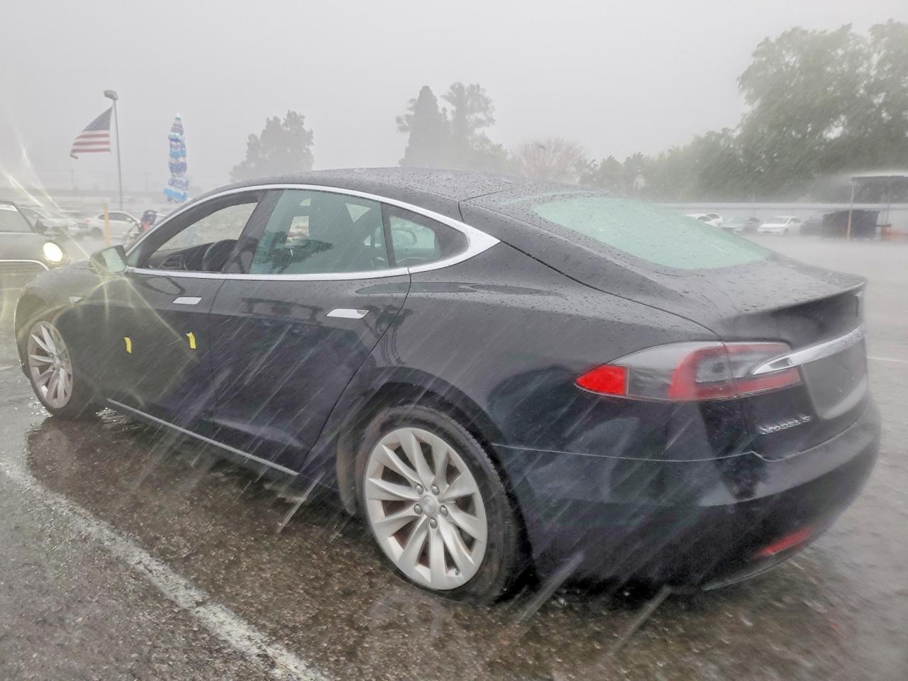2016 Tesla Model S - Фото 2