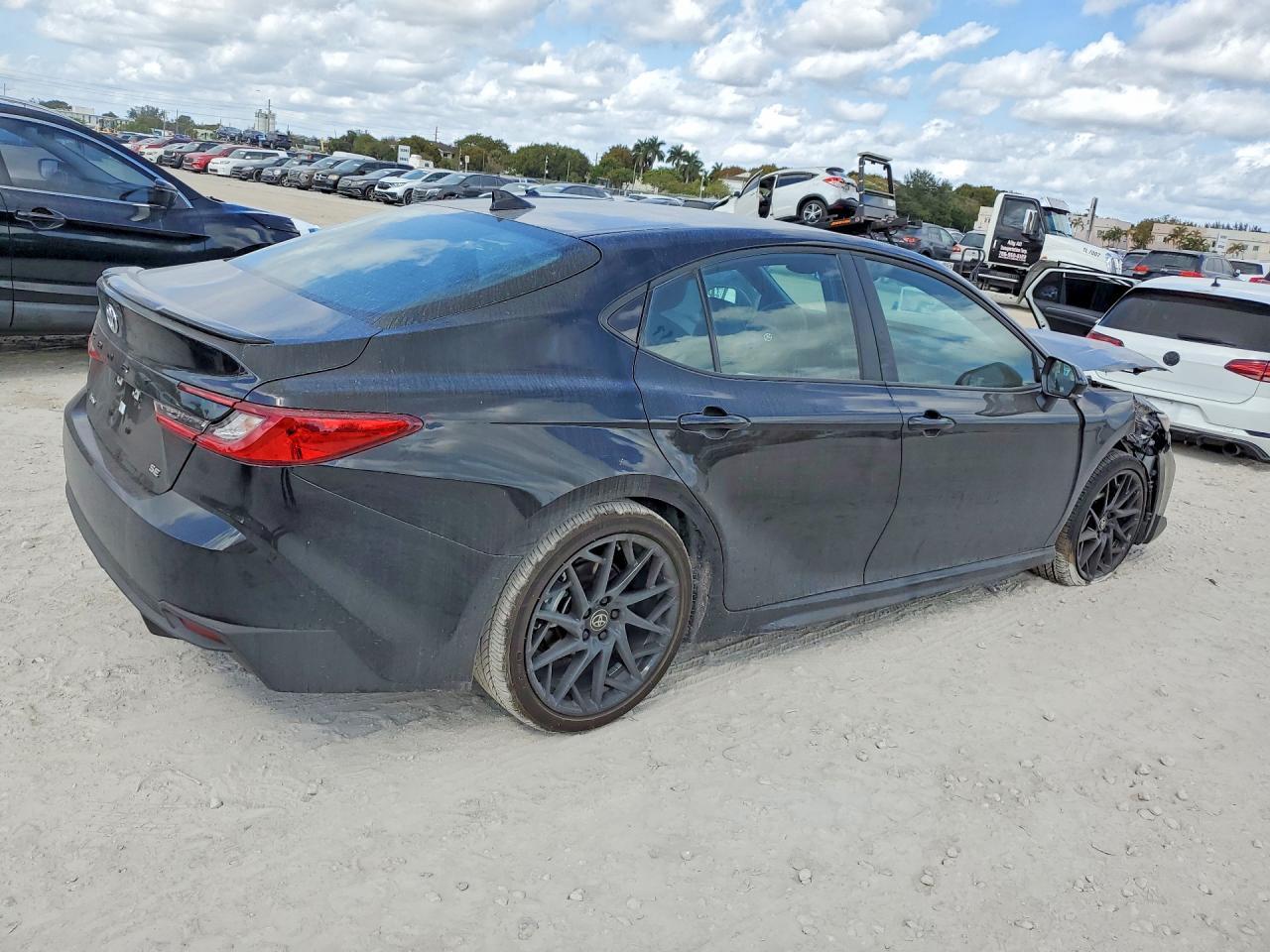 2026 Toyota Camry Se - Фото 3
