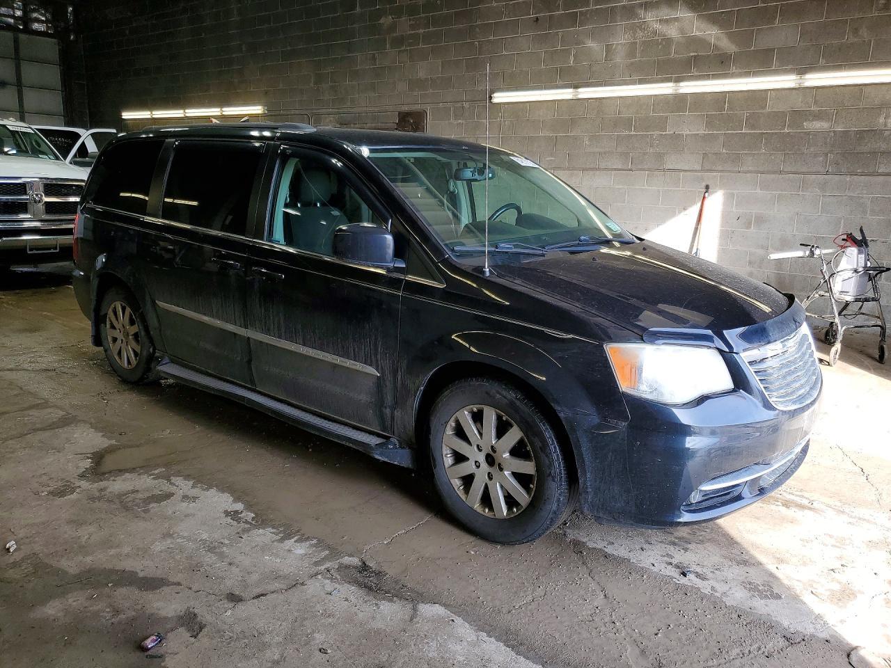 2012 Chrysler Town & Country Touring - Фото 4