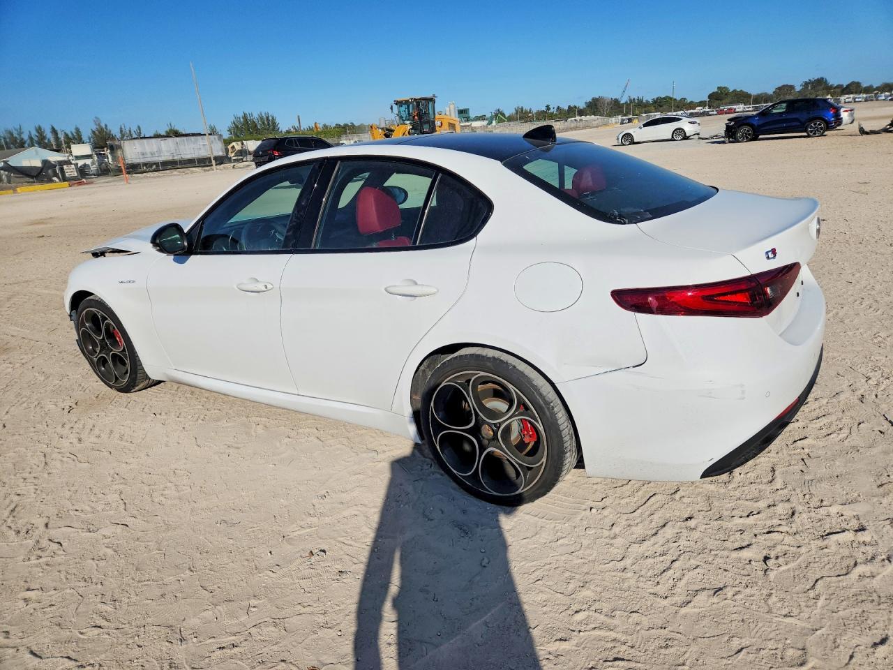 2023 Alfa Romeo Giulia Ti - Фото 2
