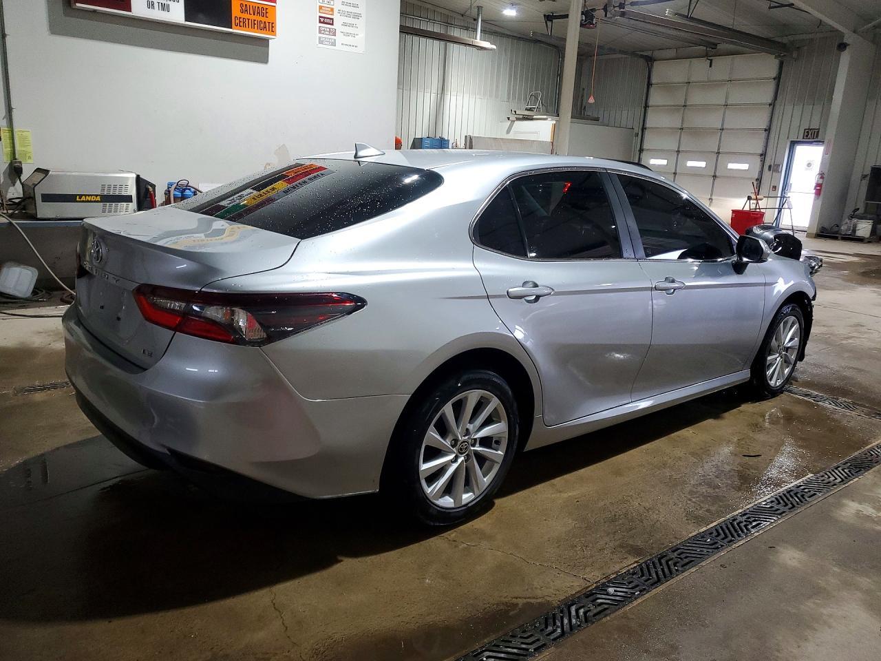 2023 Toyota Camry Le - Фото 3