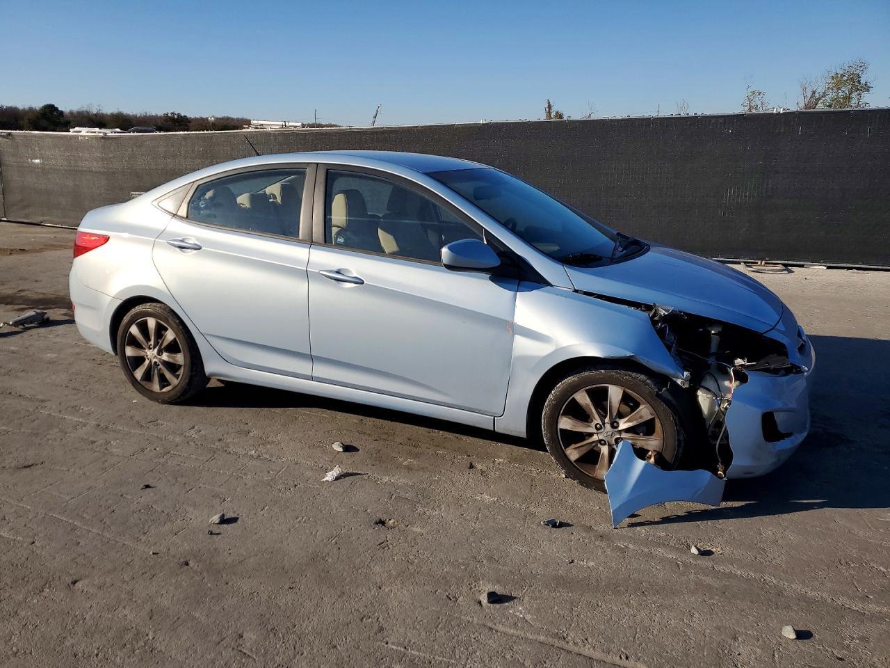 2013 Hyundai Accent Gls - Фото 4
