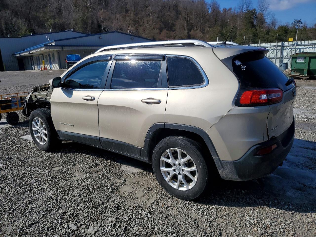 2015 Jeep Cherokee Latitude - Фото 2