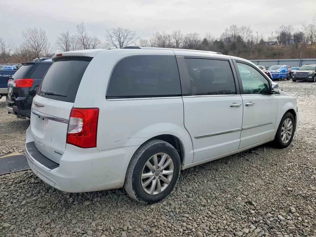 2016 Chrysler Town & Country Limited Platinum - Фото 3