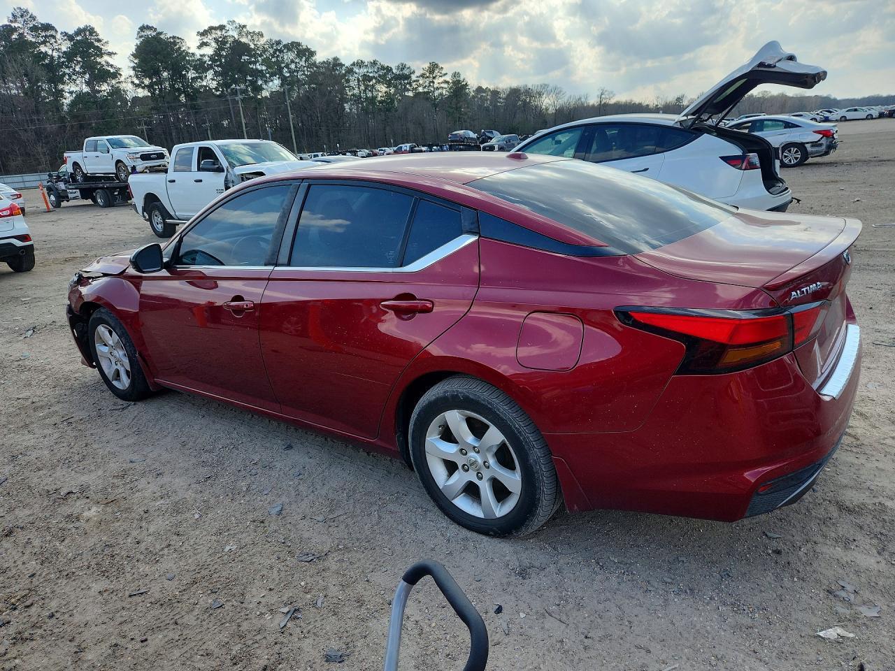 2020 Nissan Altima Sr - Фото 2