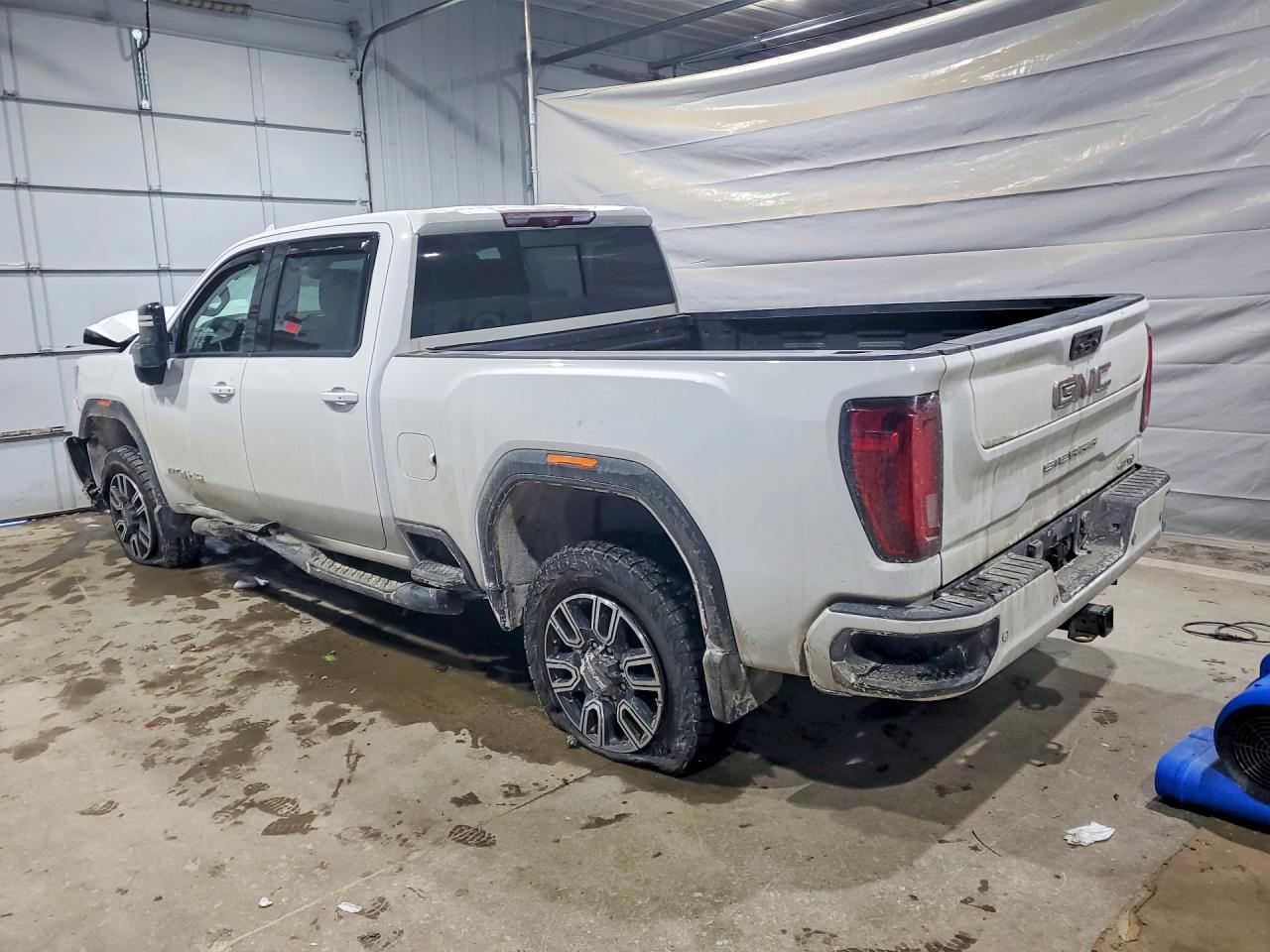 2021 GMC Sierra K2500 At4 - Фото 2