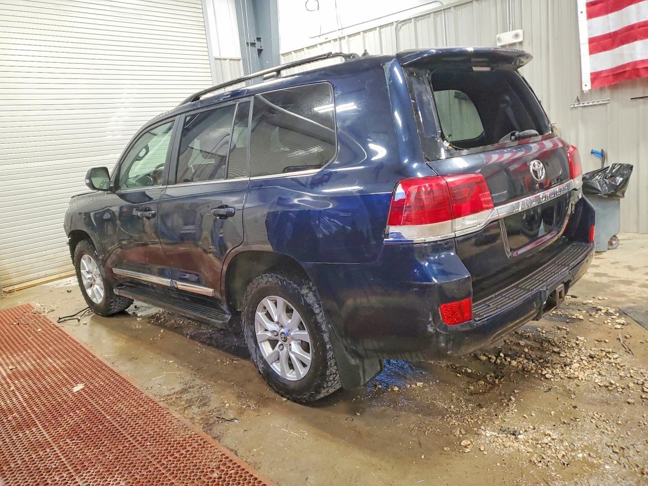 2016 Toyota Land Cruiser Base - Image 2