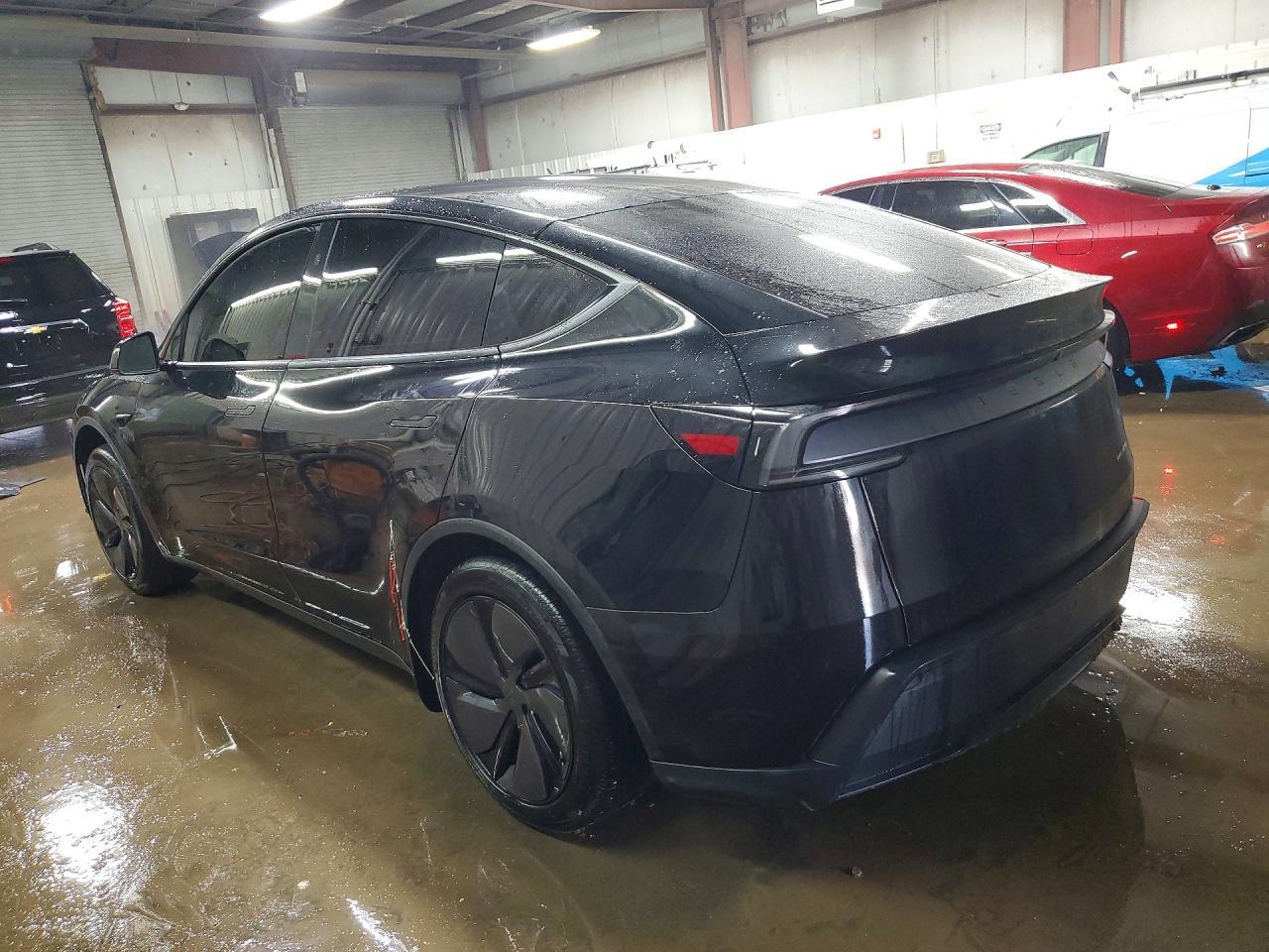 2026 Tesla Model Y - Фото 2
