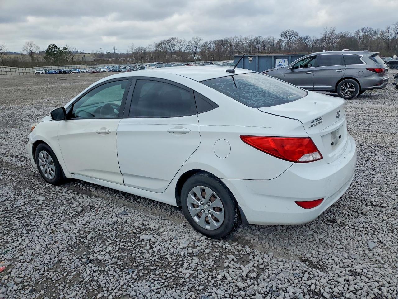 2016 Hyundai Accent Se - Фото 2