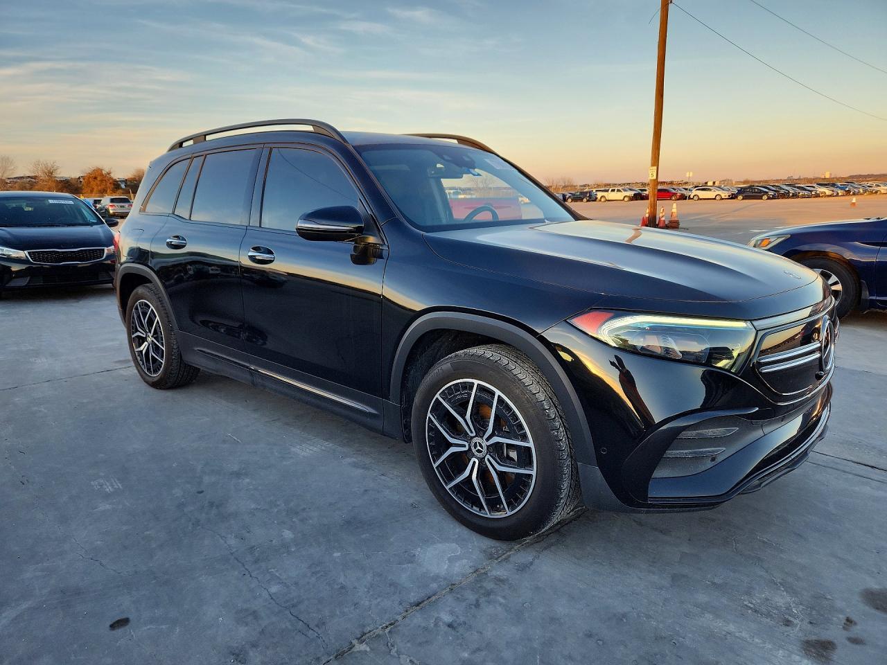 2023 Mercedes-Benz Eqb 300 4Matic - Image 4