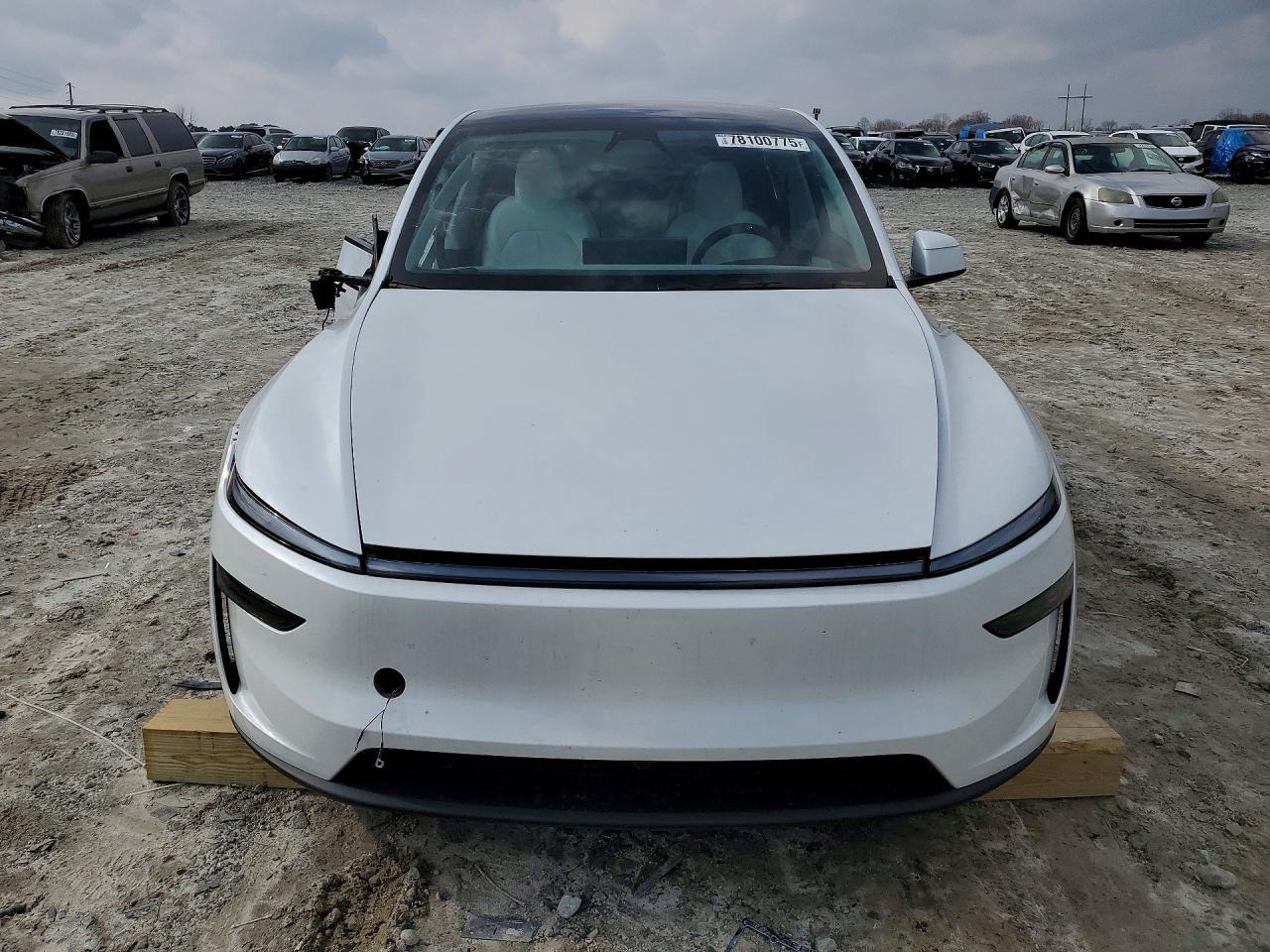 2026 Tesla Model Y - Фото 5