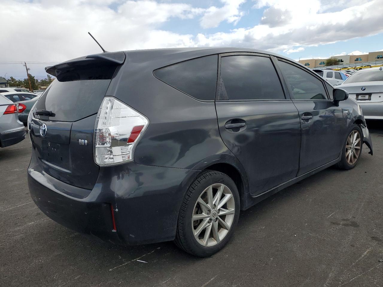 2012 Toyota Prius V Five - Фото 3