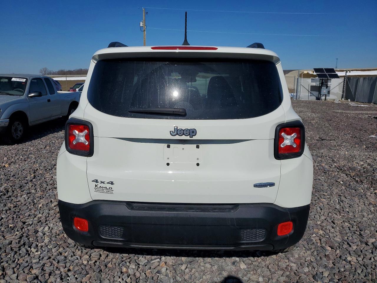 2016 Jeep Renegade Latitude - Image 6