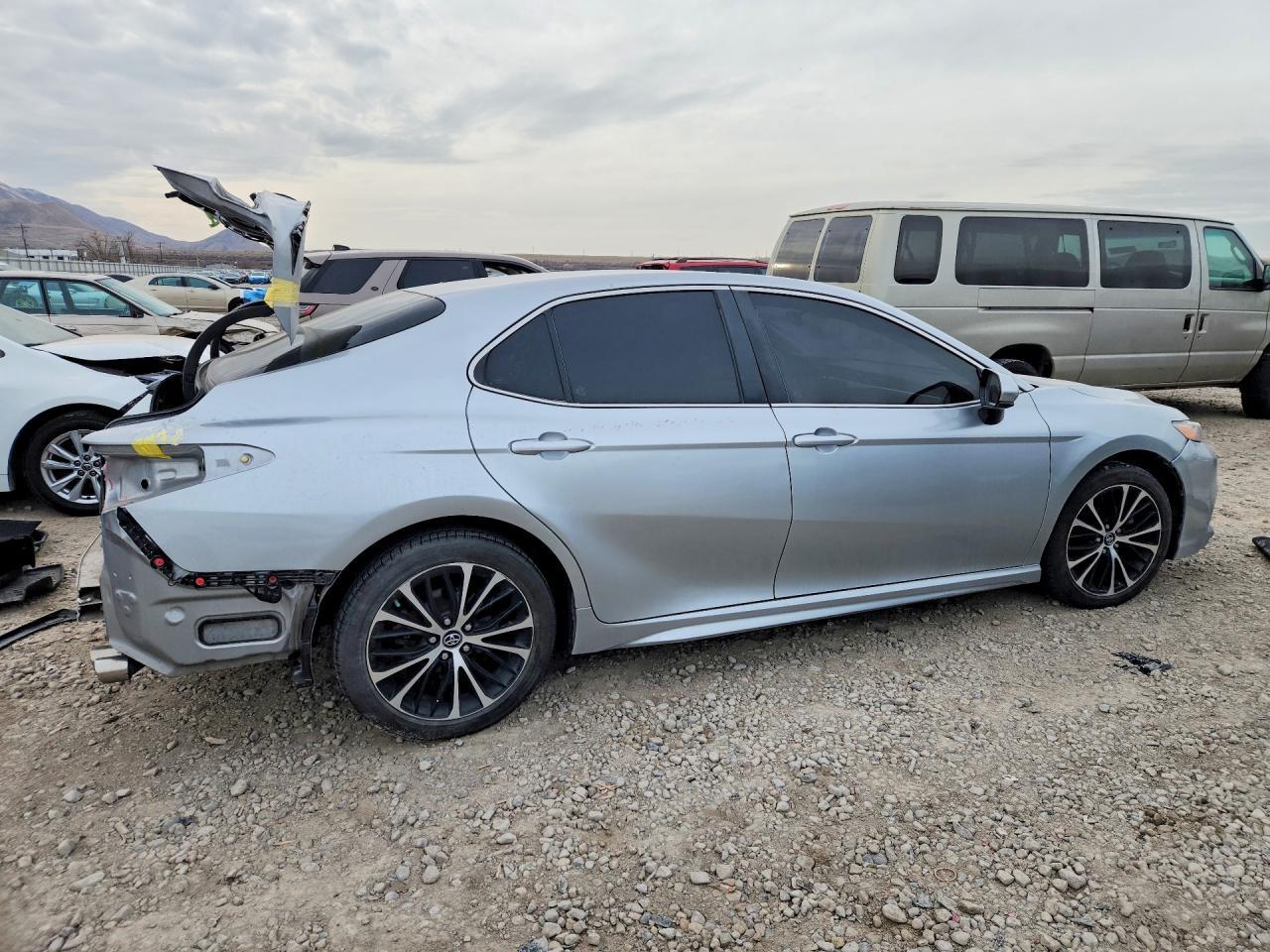 2018 Toyota Camry Se - Image 3