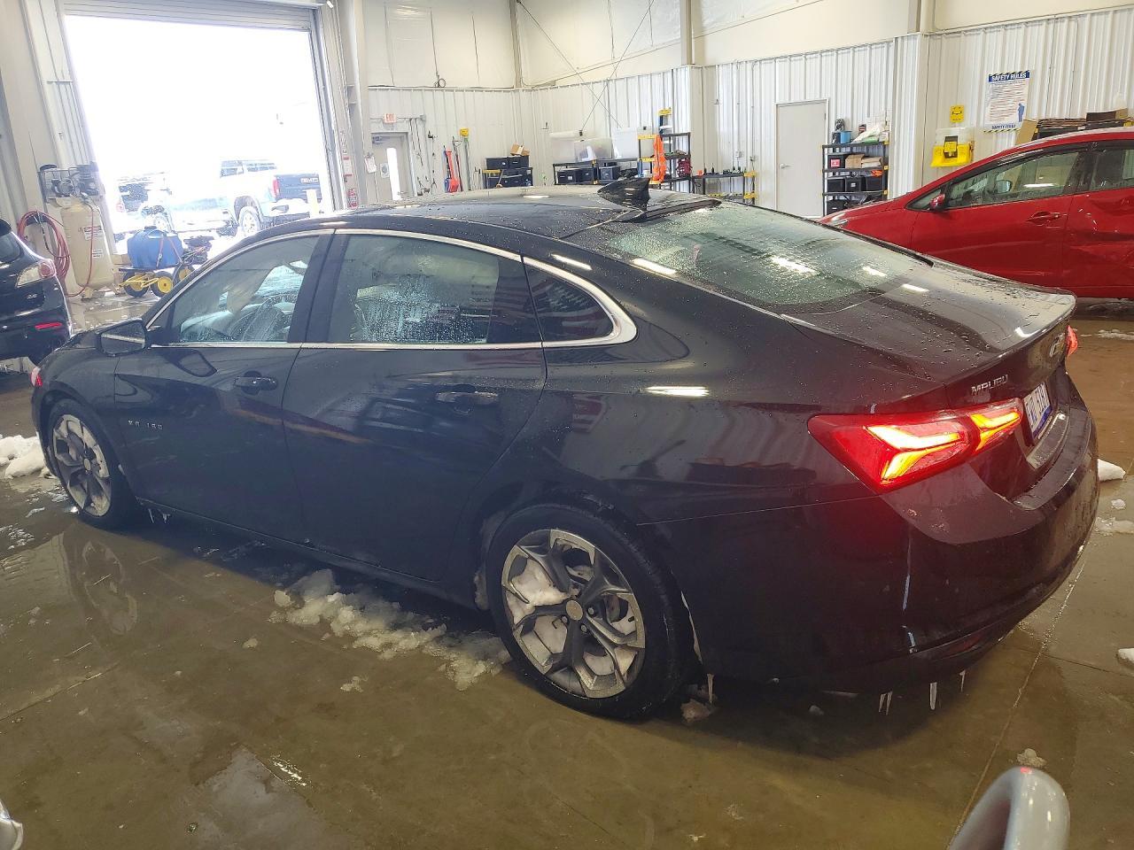 2022 Chevrolet Malibu Lt - Фото 2