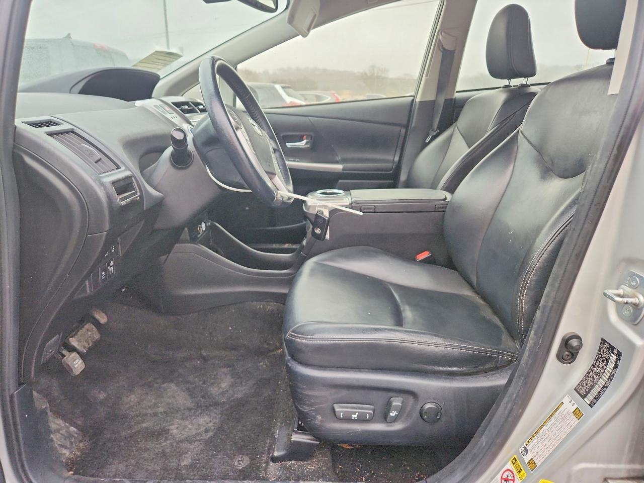 2015 Toyota Prius V - Image 7