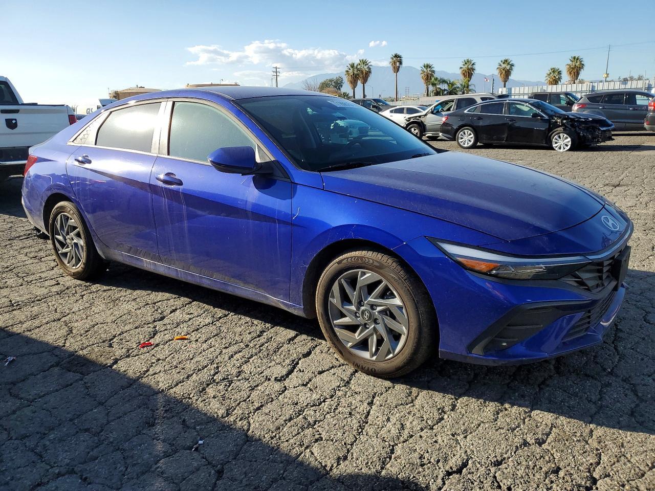 2025 Hyundai Elantra Blue - Фото 4