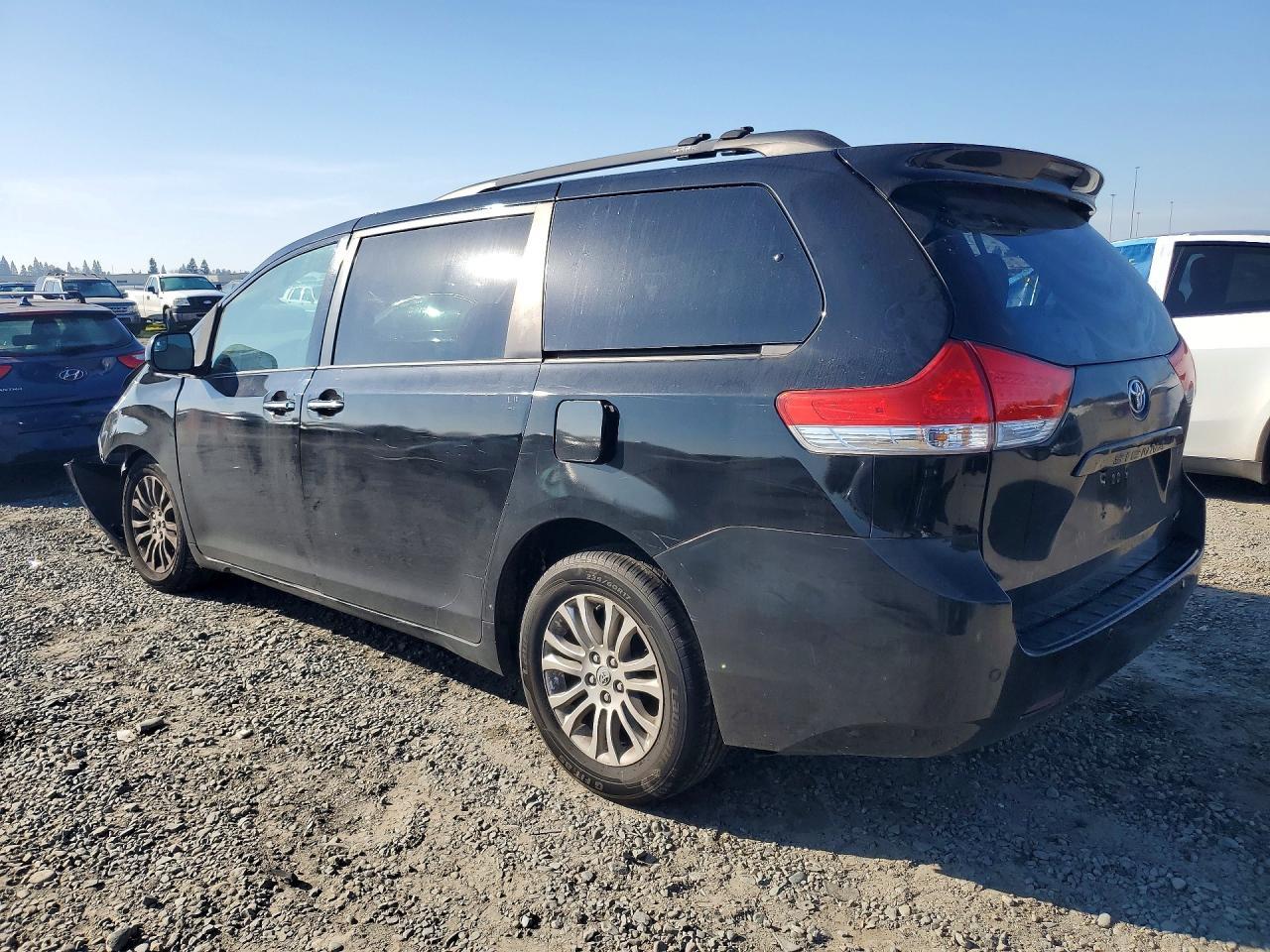 2011 Toyota Sienna Xle - Фото 2