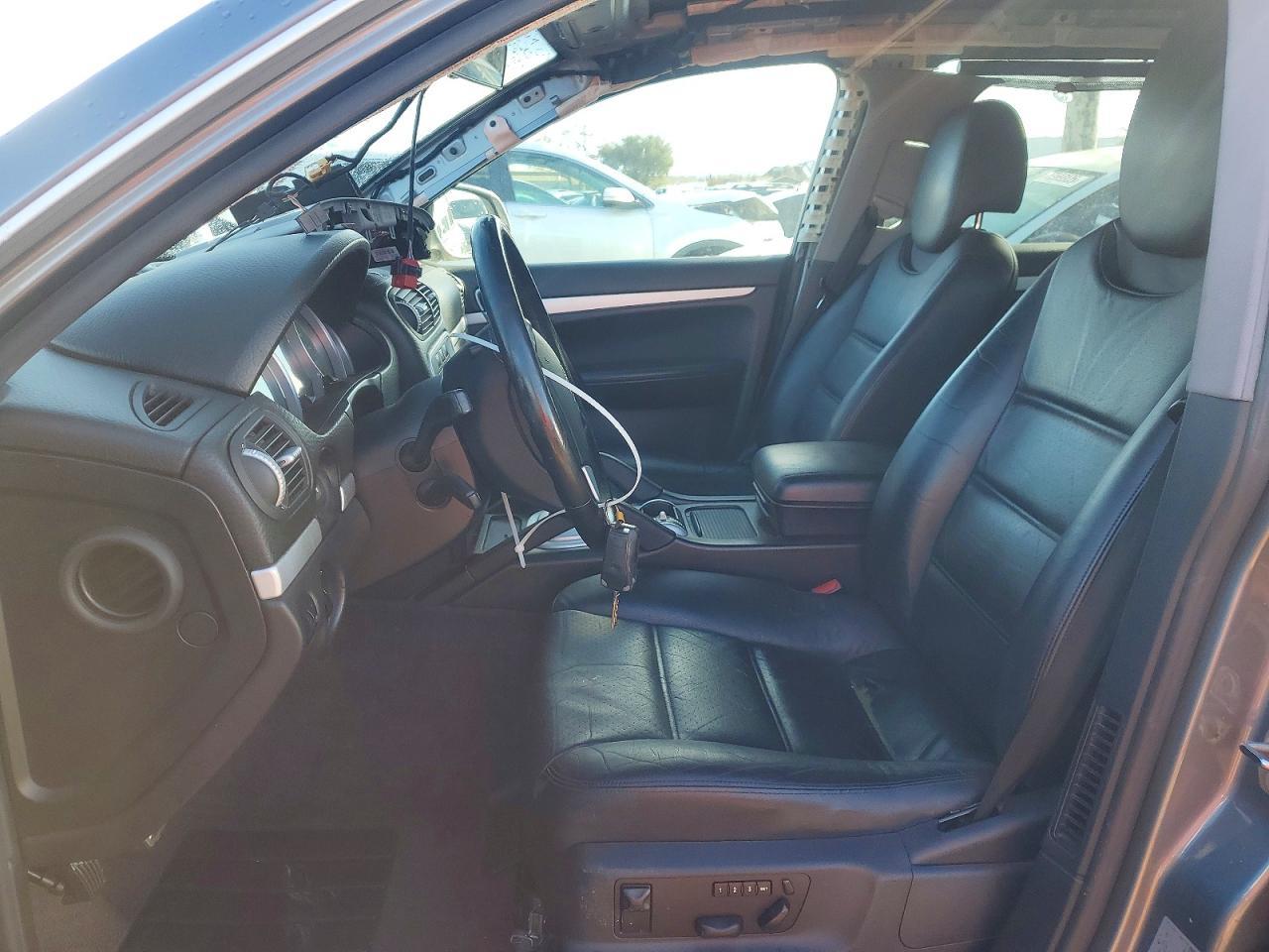 2004 Porsche Cayenne S - Image 7