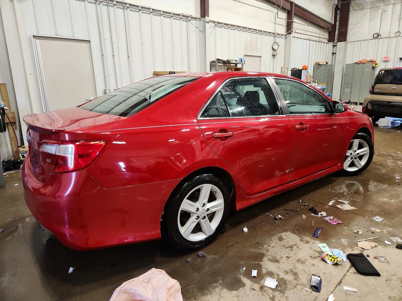 2014 Toyota Camry Se - Image 3