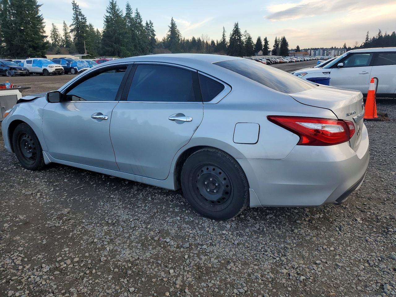 2016 Niss Altima 2.5 S - Image 2