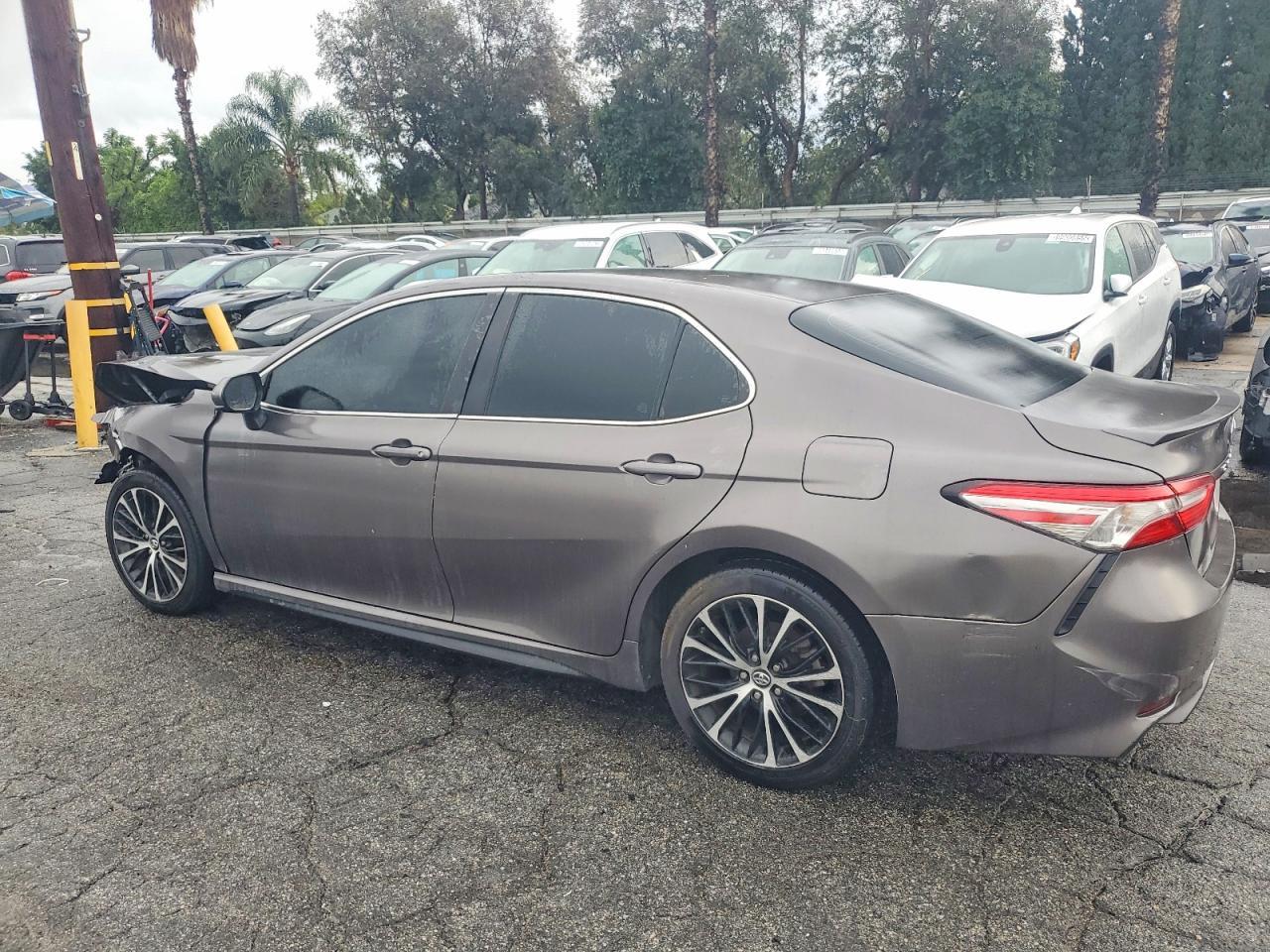2018 Toyota Camry Se - Image 2