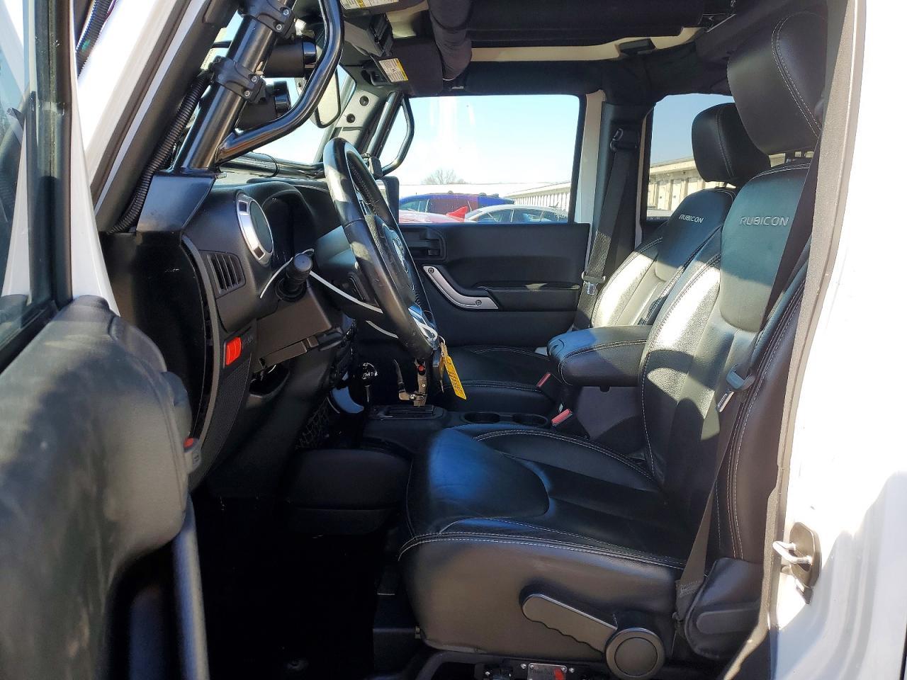 2015 Jeep Wrangler Unlimited Rubicon - Image 7