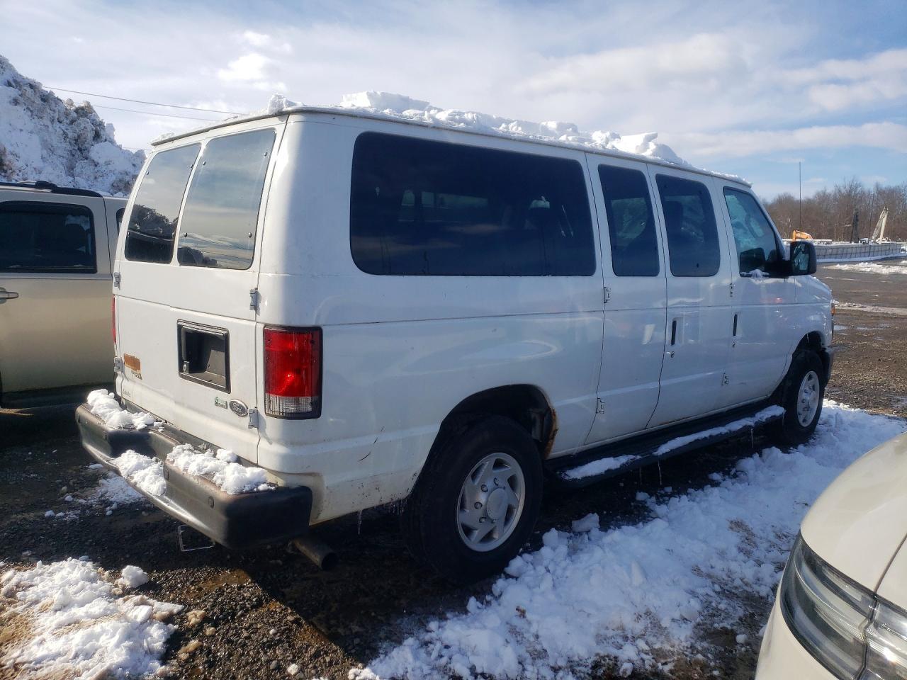 2014 Ford Econoline E350 Super Duty Wagon - Фото 3