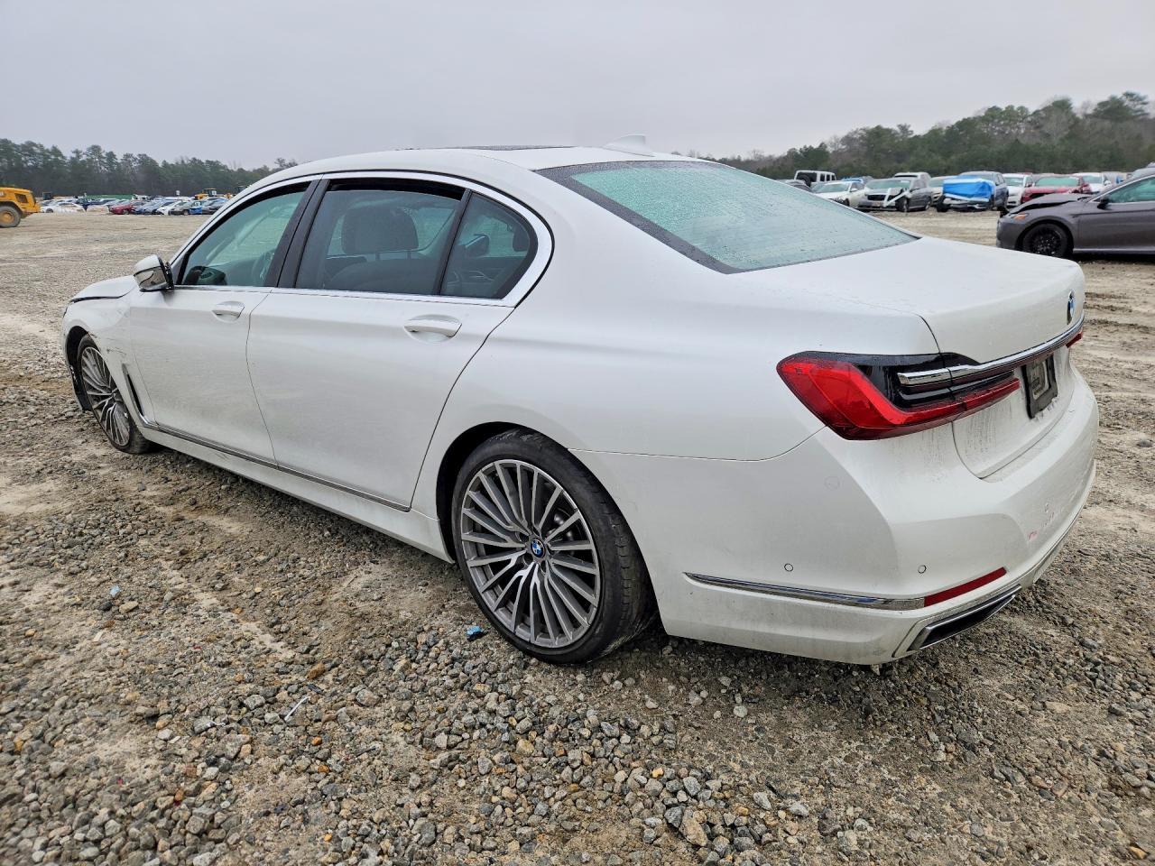 2020 BMW 740 I - Фото 2