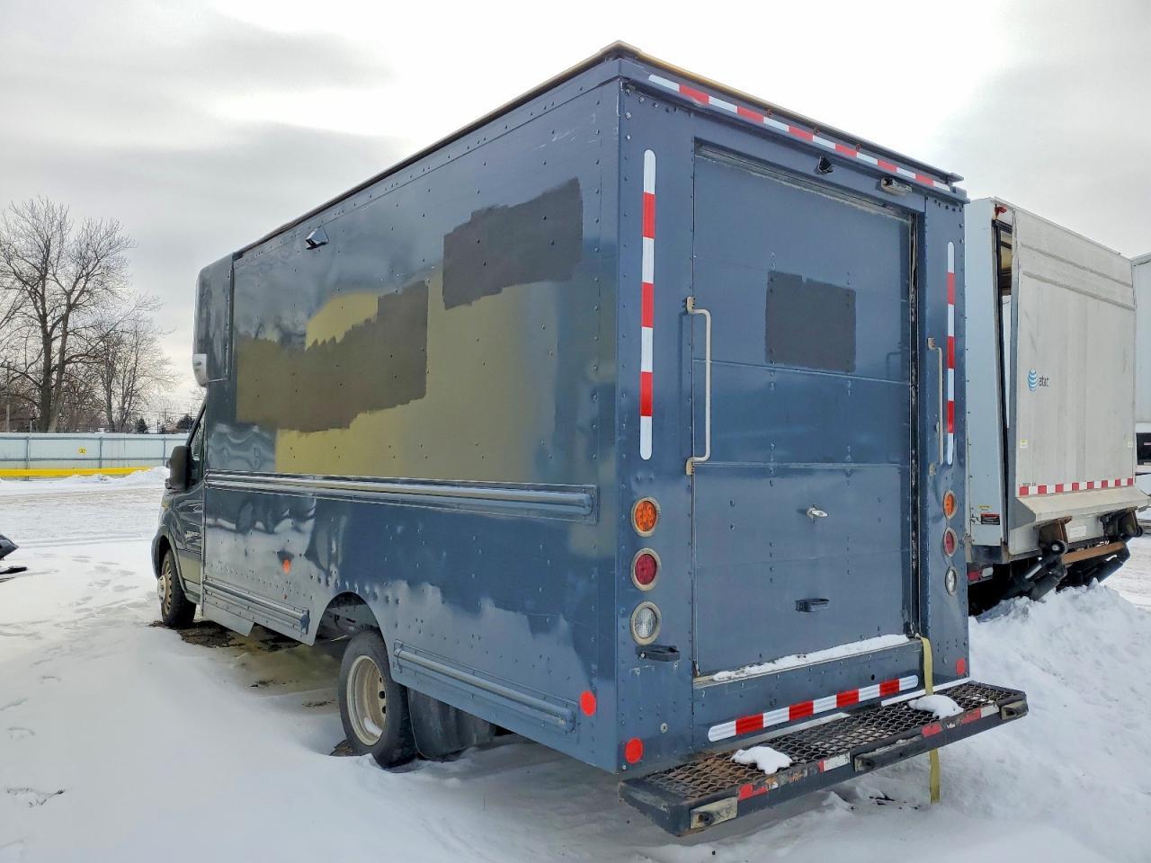 2022 Ford Transit Cutaway Cargo 3.5L 2Wd Drw - Image 3