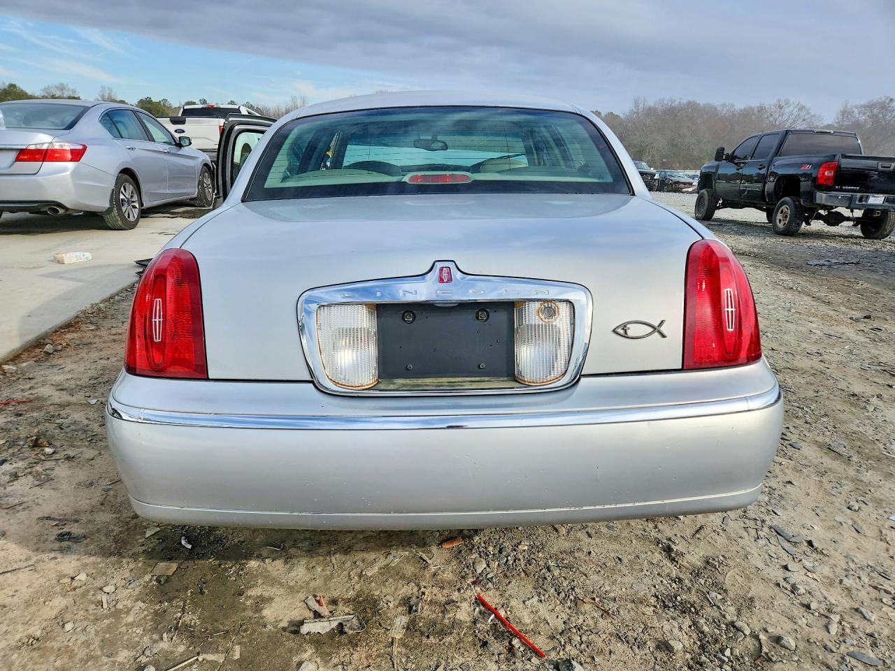 2000 Lincoln Town Car Executive - Фото 6