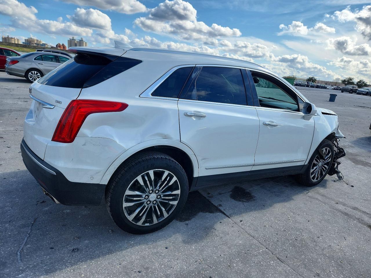 2018 Cadillac Xt5 Premium Luxury - Image 3