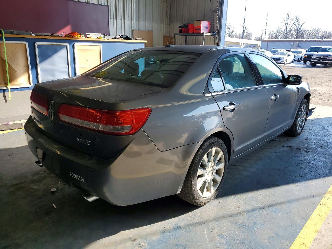 2012 Lincoln Townhouse Mkz - Image 3