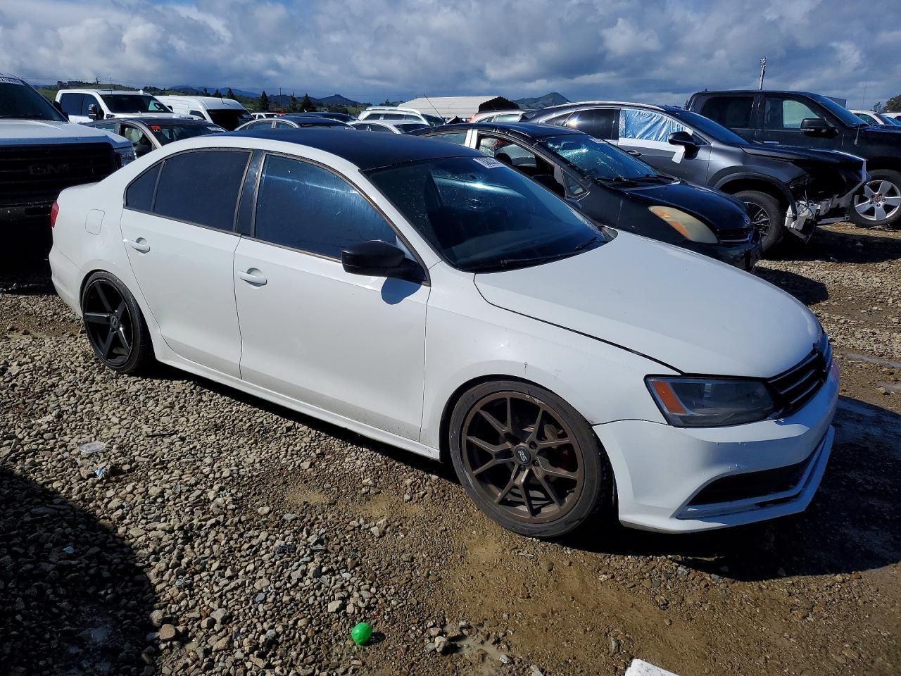 2015 Volkswagen Jetta Base - Image 4