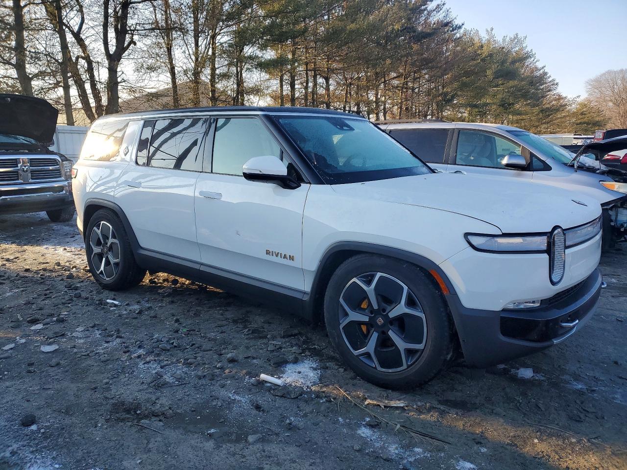 2023 Rivian R1S Adventure - Image 4