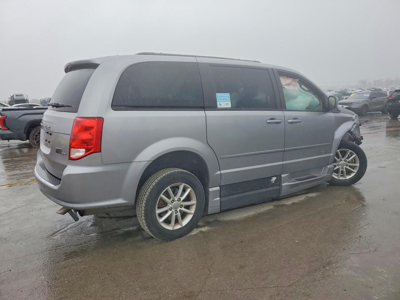 2016 Dodge Grand Caravan Sxt - Image 3