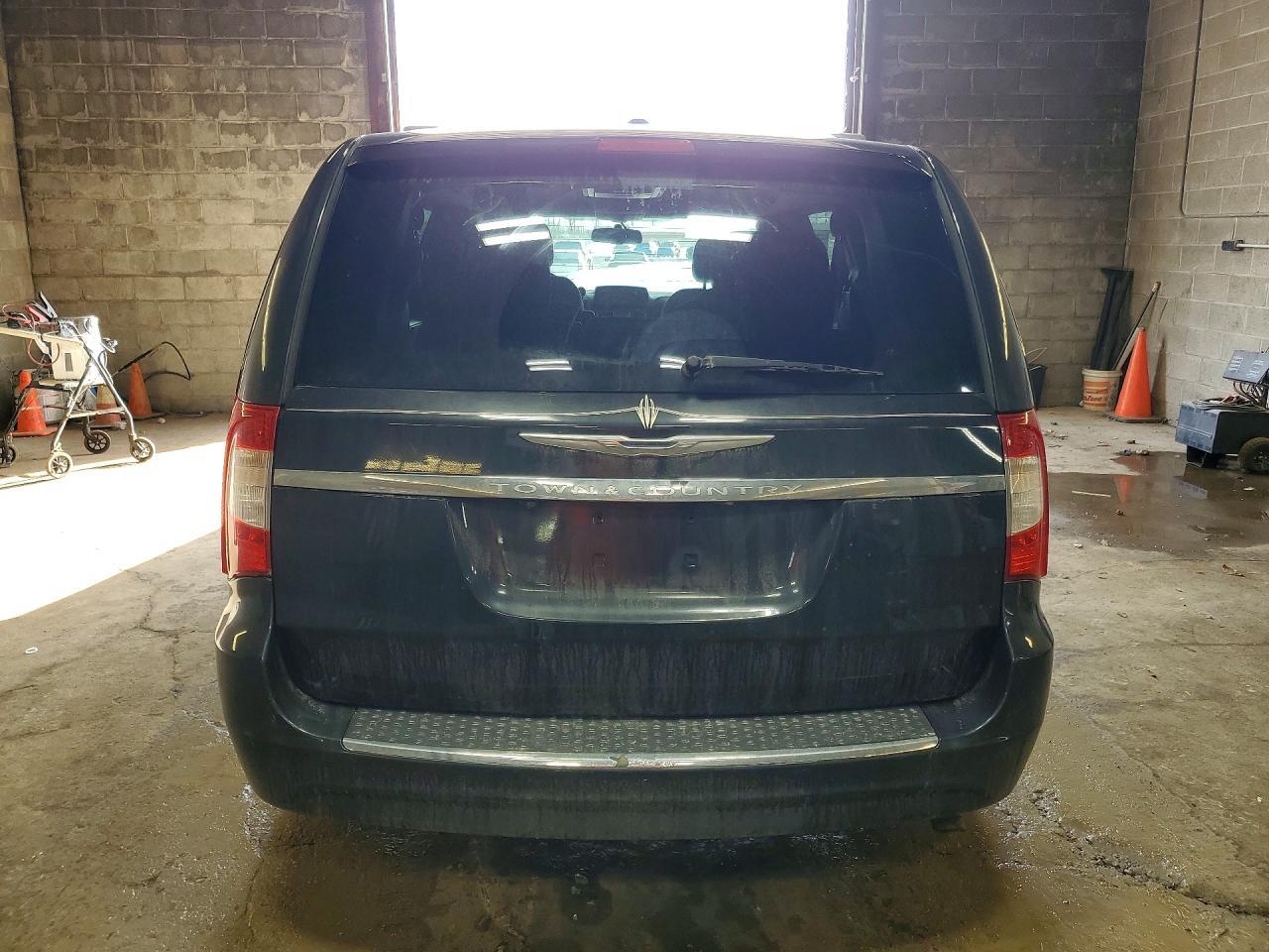 2012 Chrysler Town & Country Touring - Фото 6