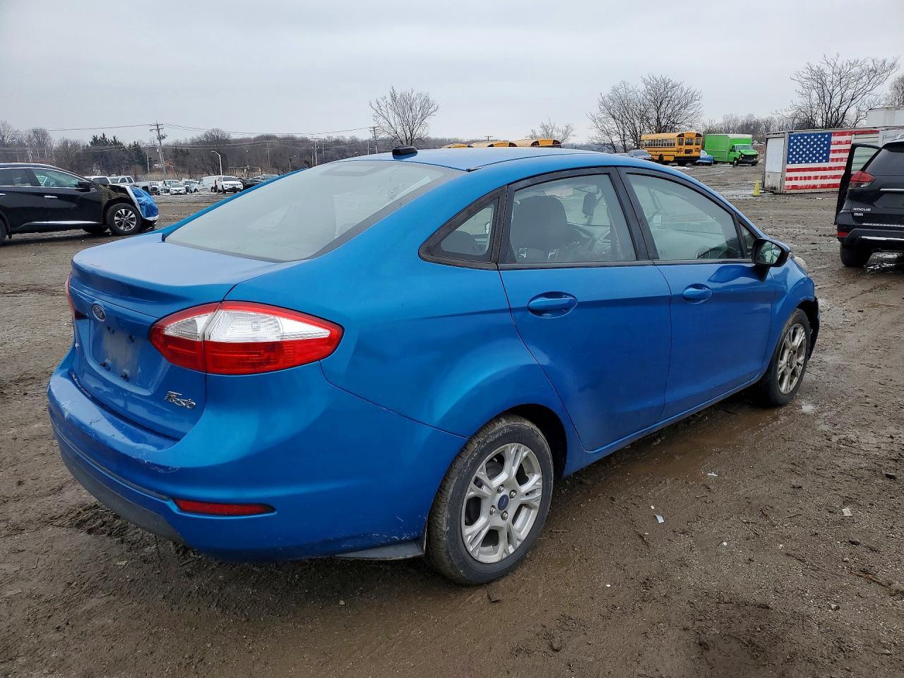 2015 Ford Fiesta Se - Фото 3