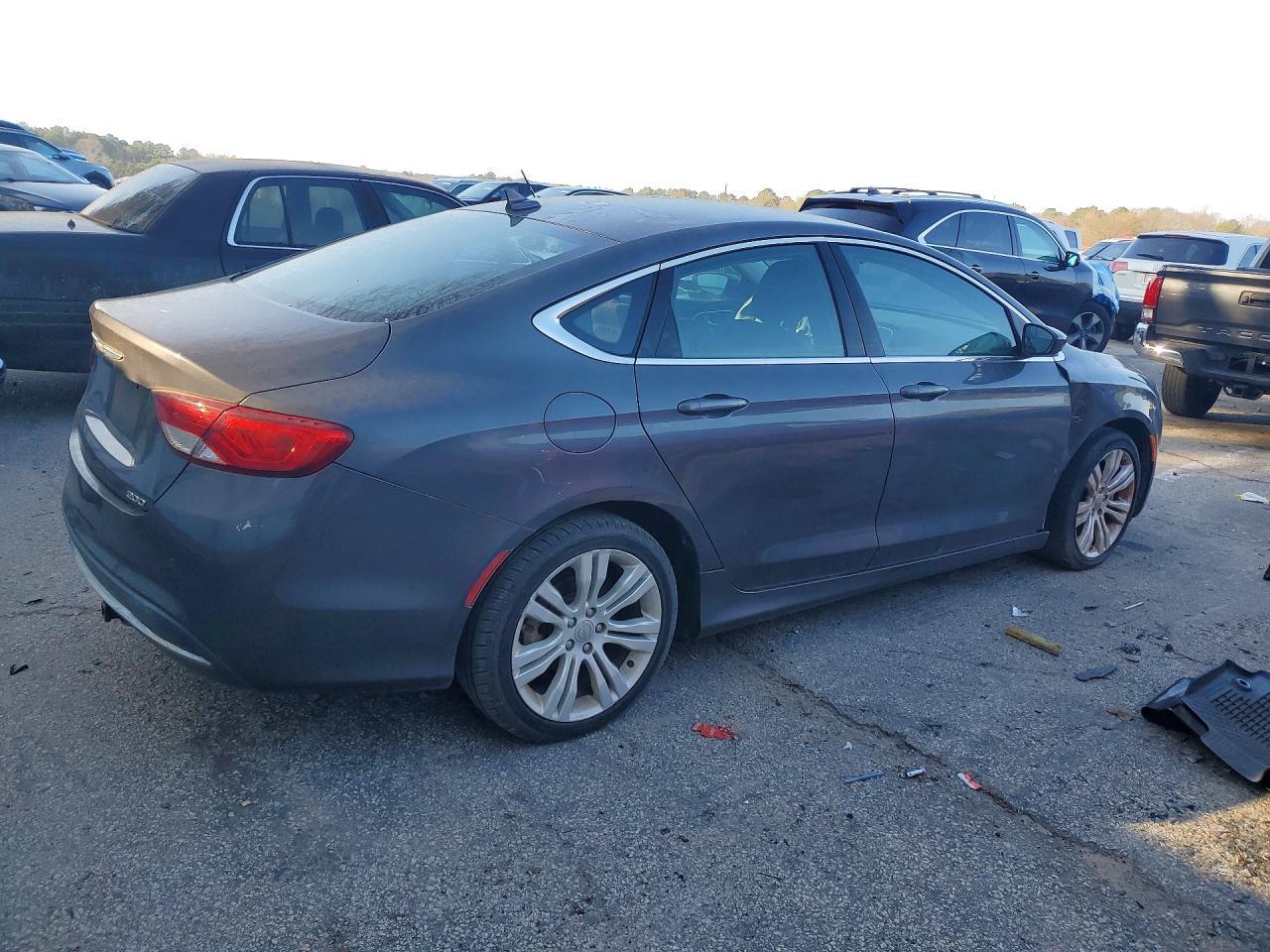 2015 Chrysler 200 Limited - Фото 3