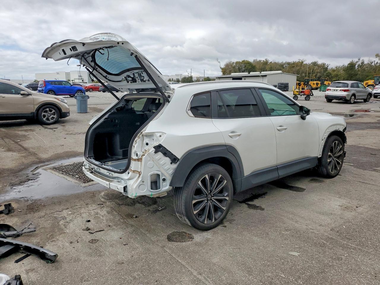 2023 Mazda Cx-50 Base - Image 3